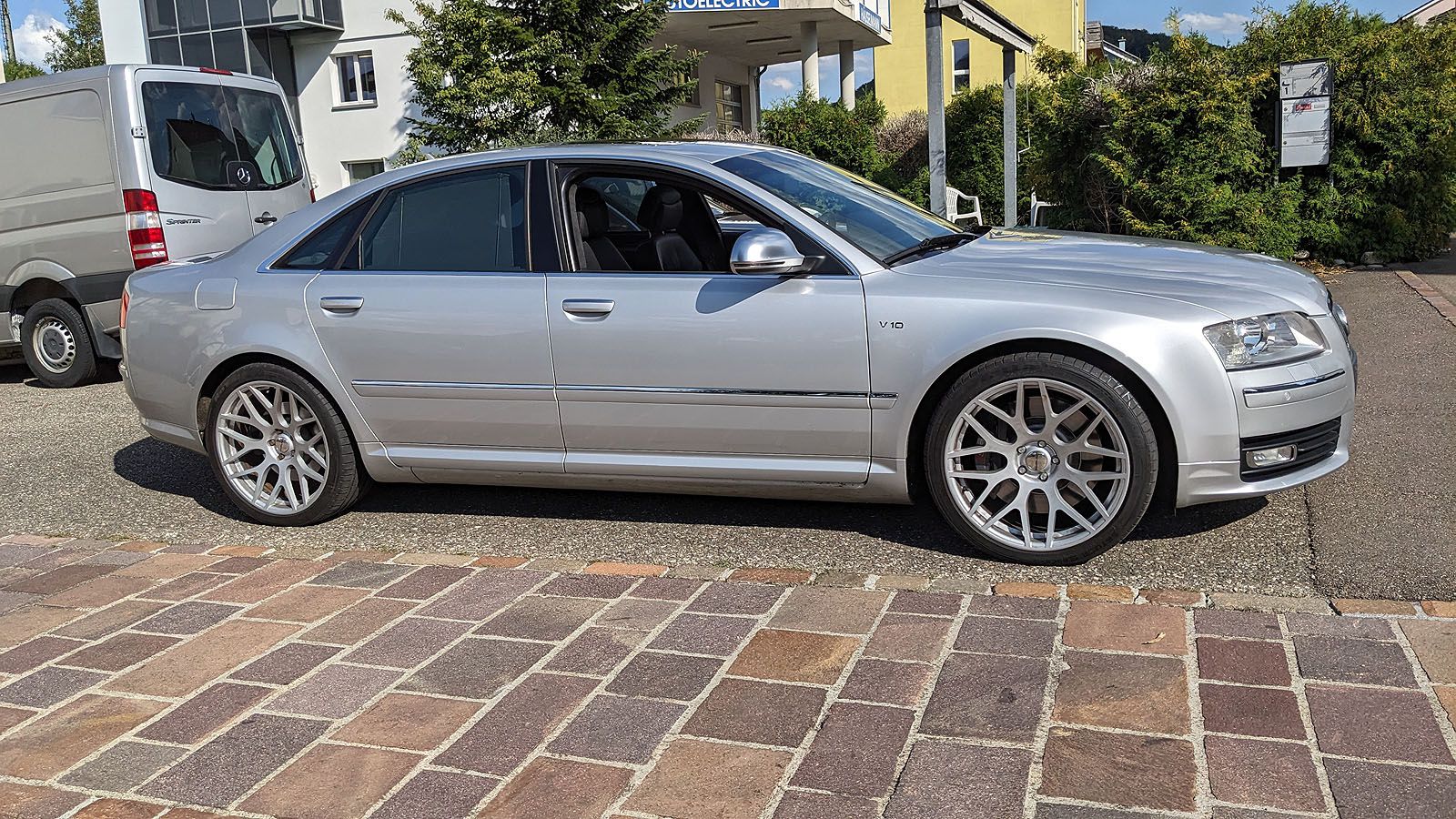 Audi S8 V10
