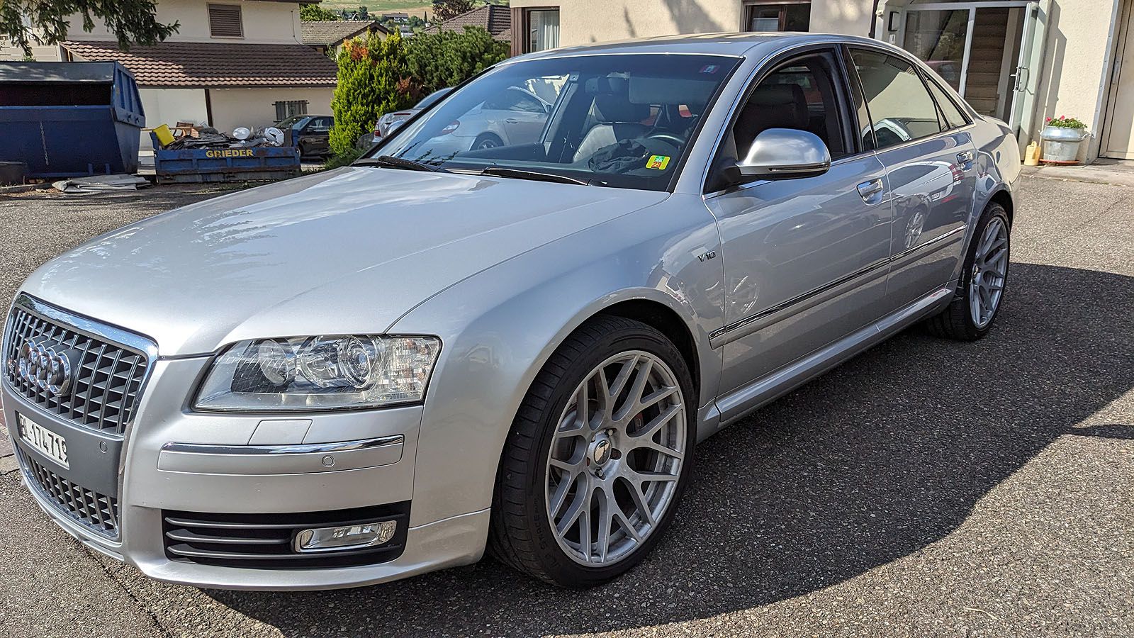 Audi S8 V10