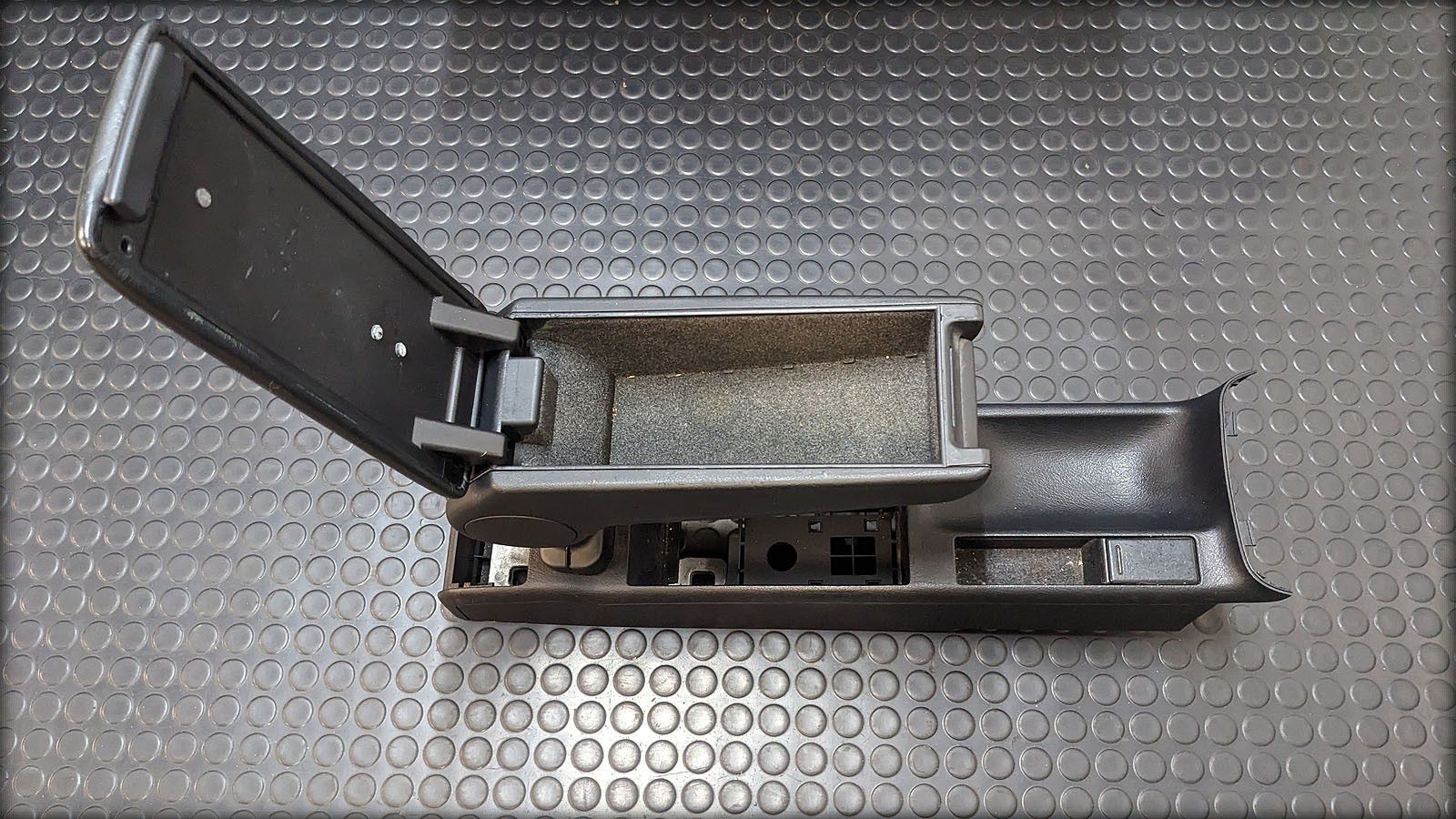 S4 Biturbo Mittelarmlehne mit Defekt am Deckel