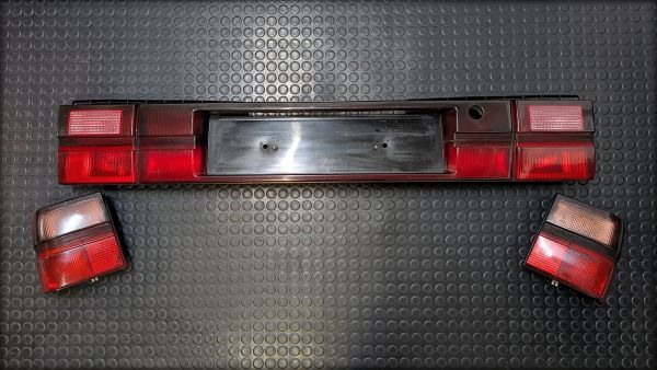 V8 Heckleuchtenband