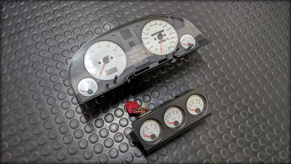 80 B4 Coupe Typ89 Tacho Kombiinstrument 300 km/h S2 Zusatzinstrumente
