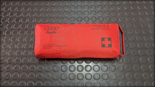 Audi Verbandtasche