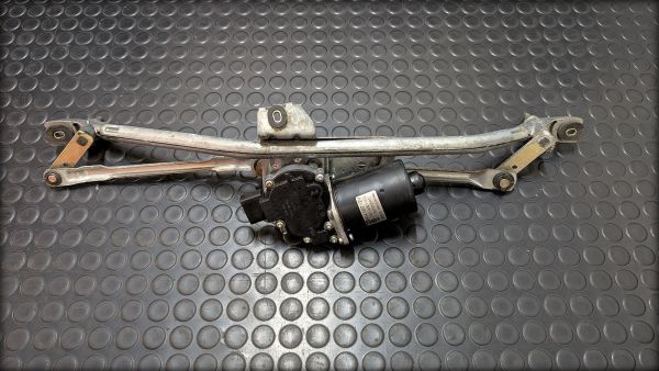 S4 B5 Scheibenwischermotor mit Gestänge vorne