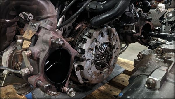 S4 Biturbo Motor mit Anbauteilen, Laderschaden