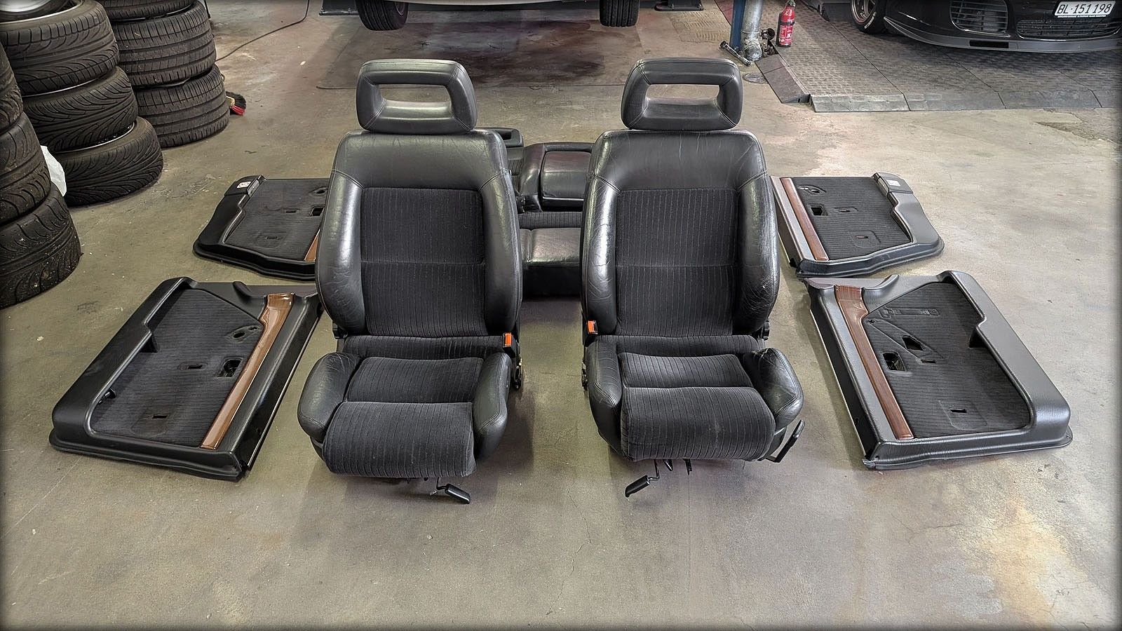 200 20V Leder/Velours Sitzausstattung Limousine