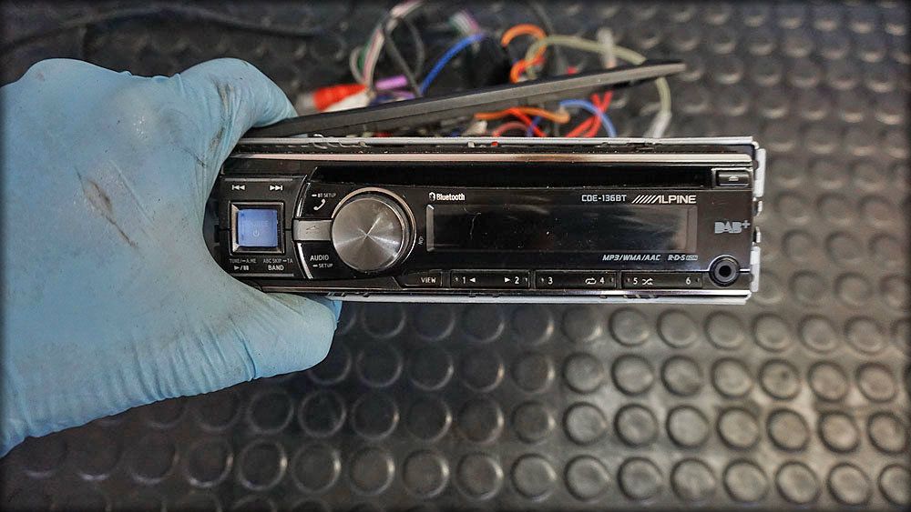 CD MP3 DAB ALPINE CDE-136BT