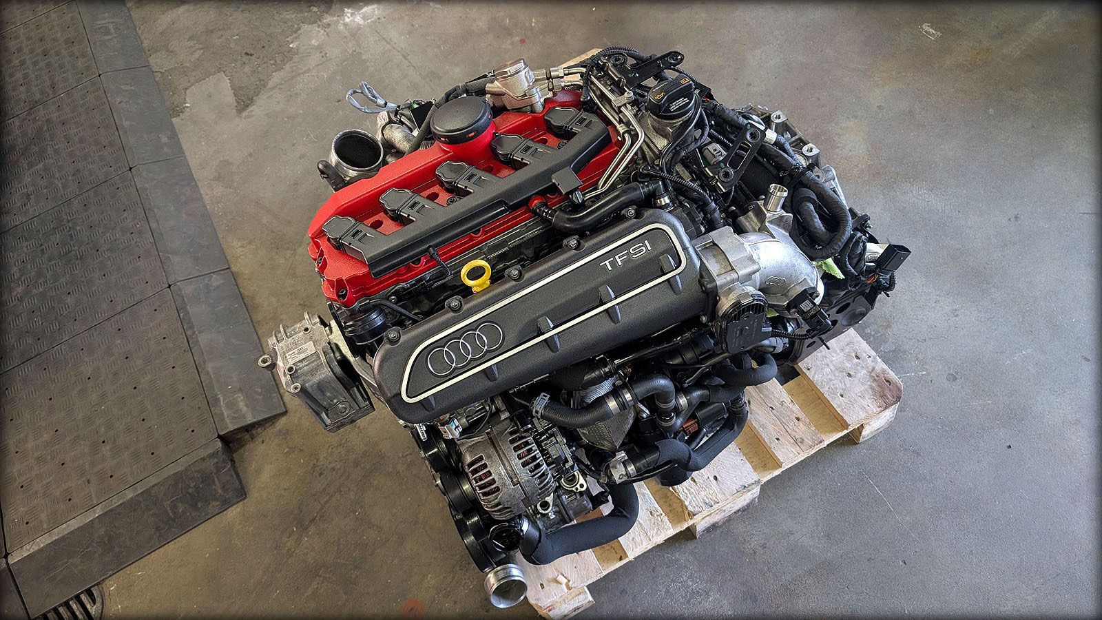 RS3 8P Motor mit Anbauteilen