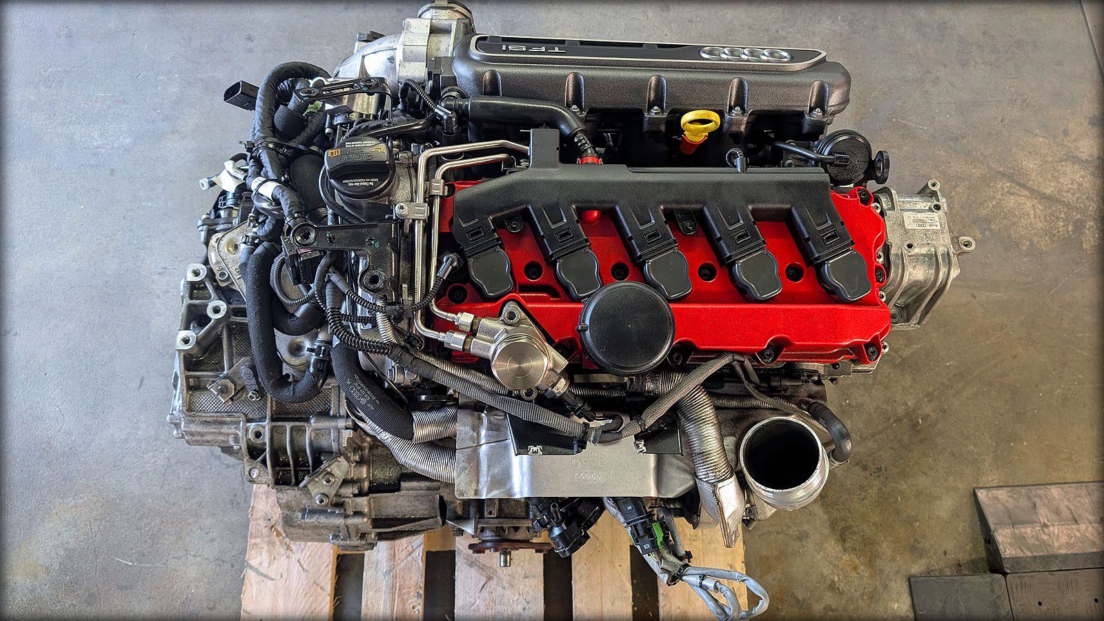 RS3 8P Motor mit Anbauteilen