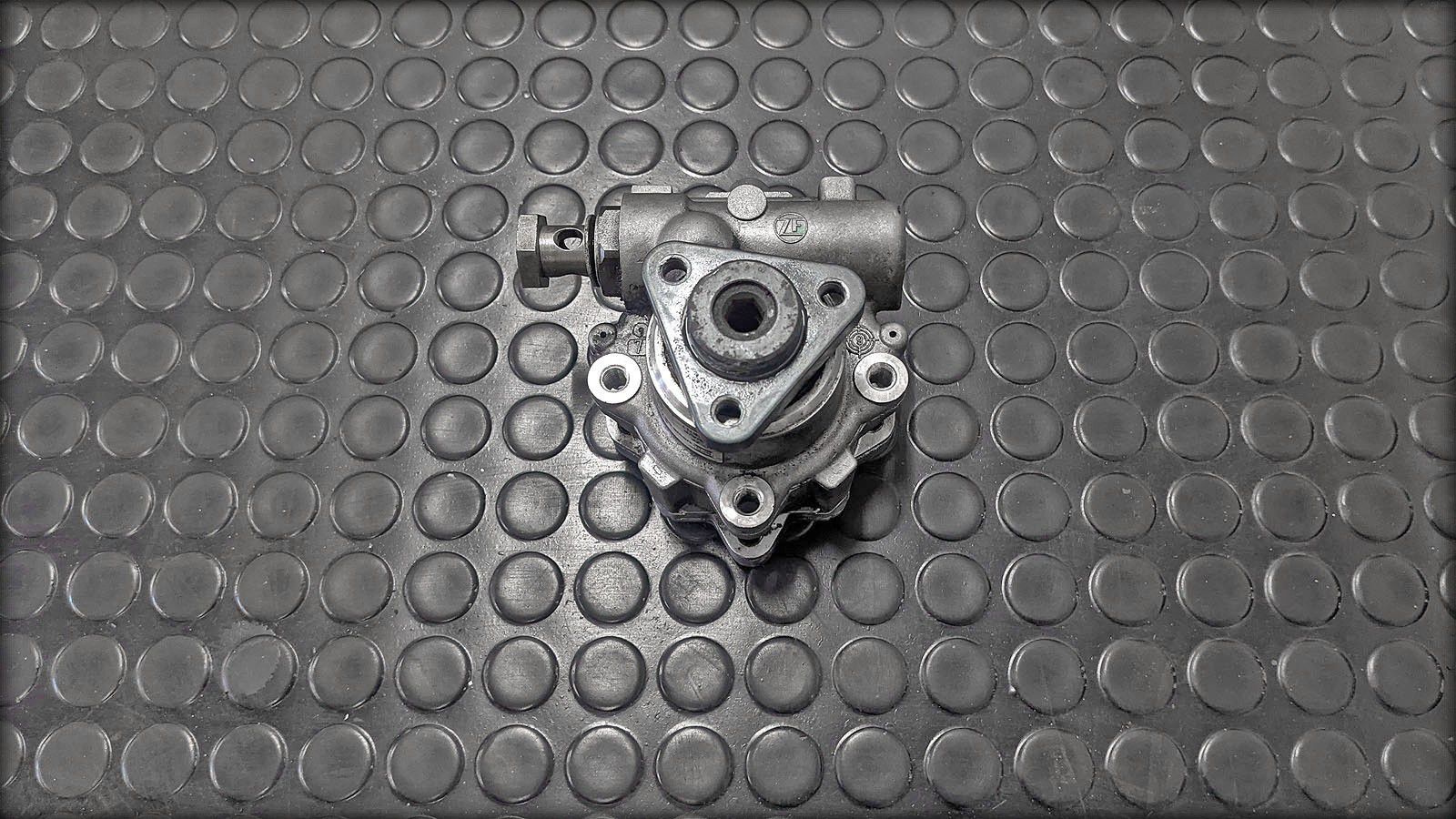 RS4 Biturbo Servopumpe