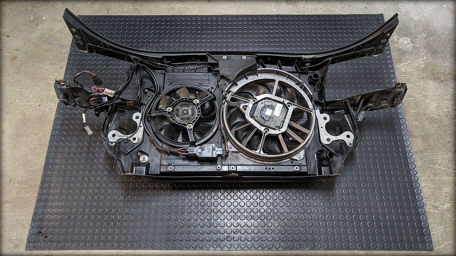 RS6 C5 Frontmaske mit Kühlern und Ventilatoren