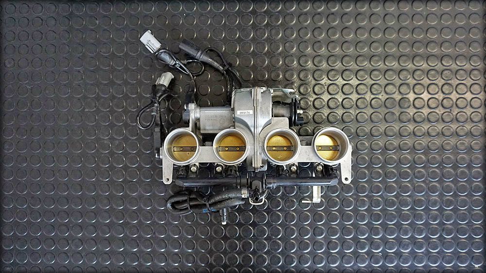 S 1000 RR Drosselklappenanlage mit Sensoren und Düsen