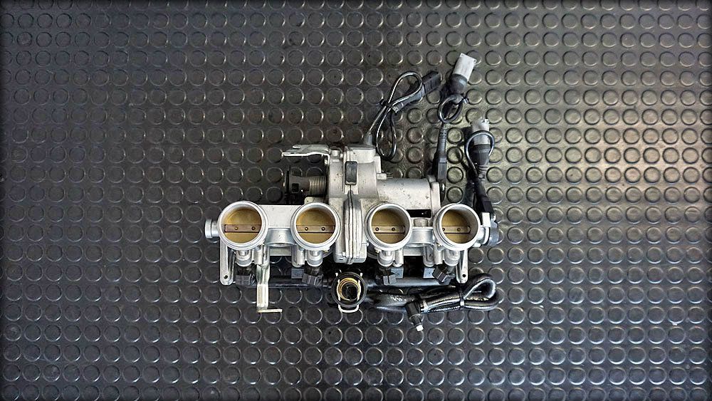S 1000 RR Drosselklappenanlage mit Sensoren und Düsen