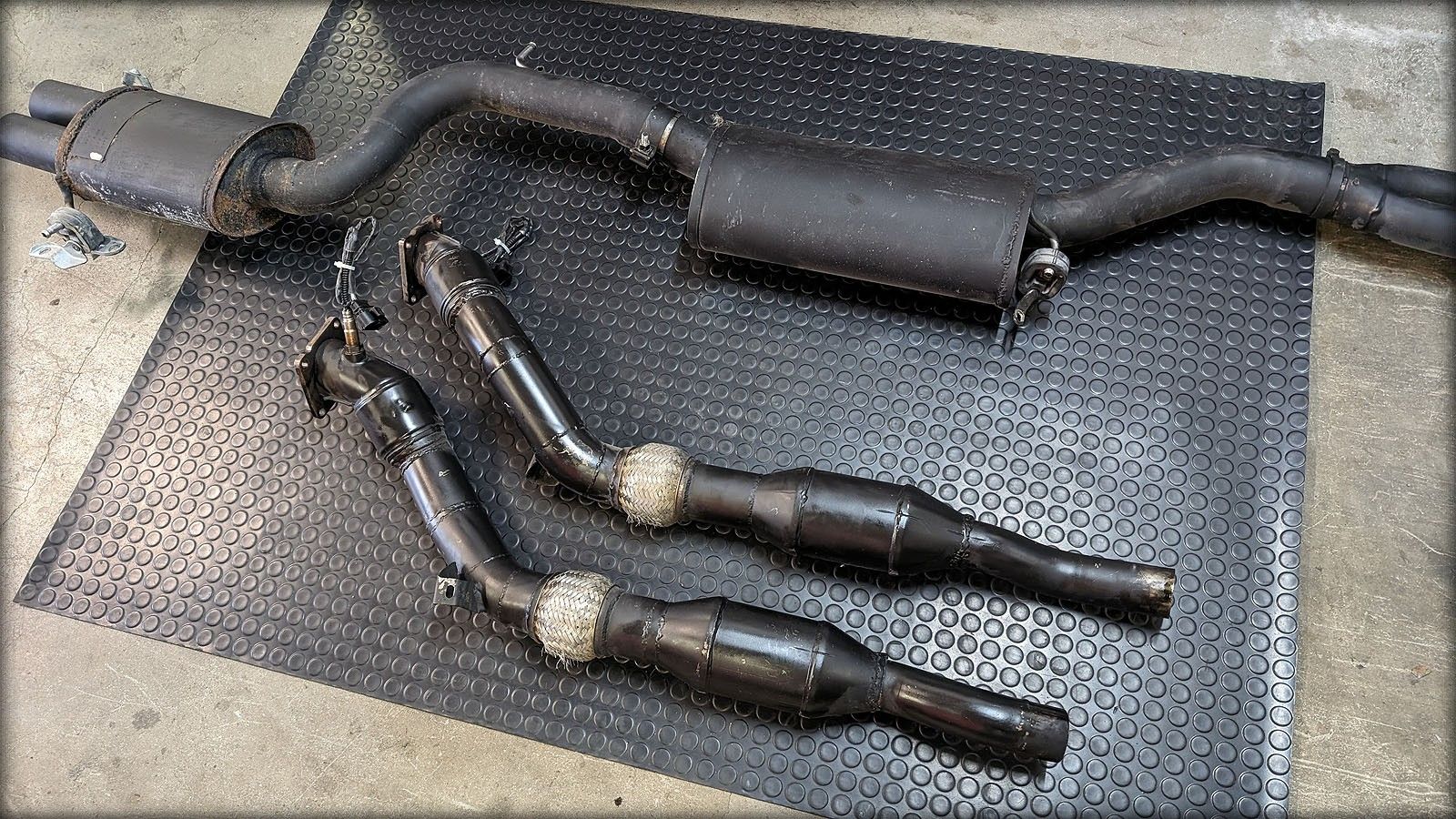 S4 Biturbo Abgasanlage und Katalysatoren Motorsport / leer