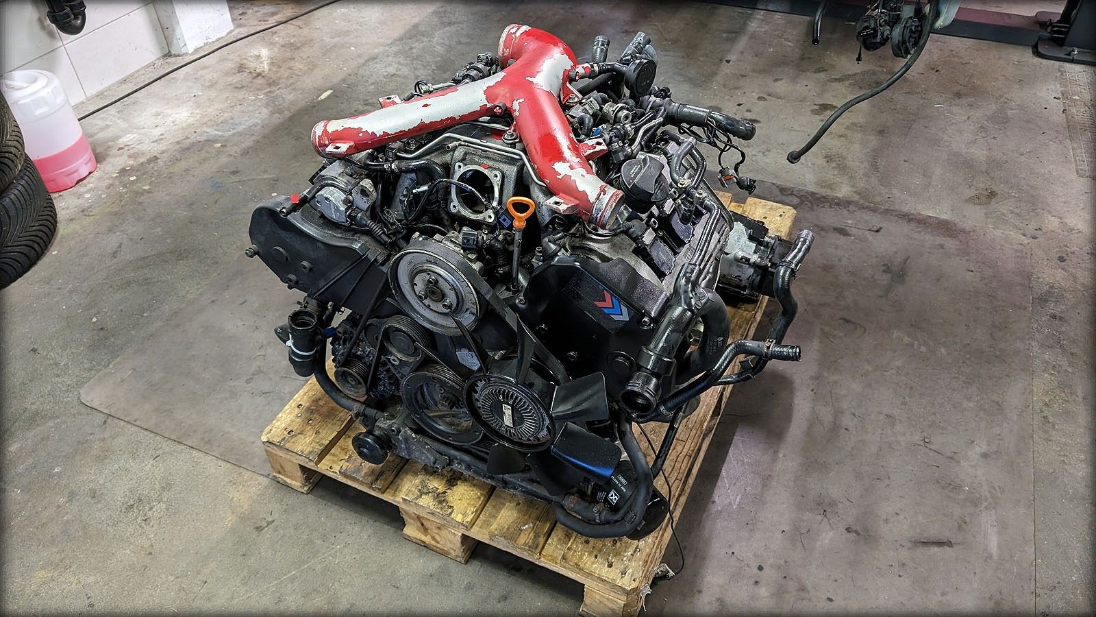 S4 Biturbo Motor mit Anbauteilen, Laderschaden