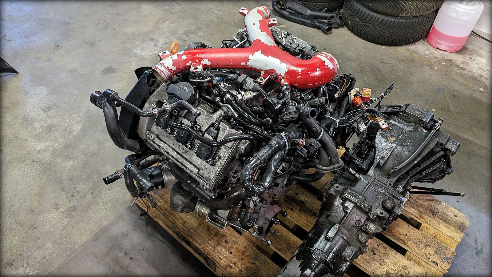 S4 Biturbo Motor mit Anbauteilen, Laderschaden
