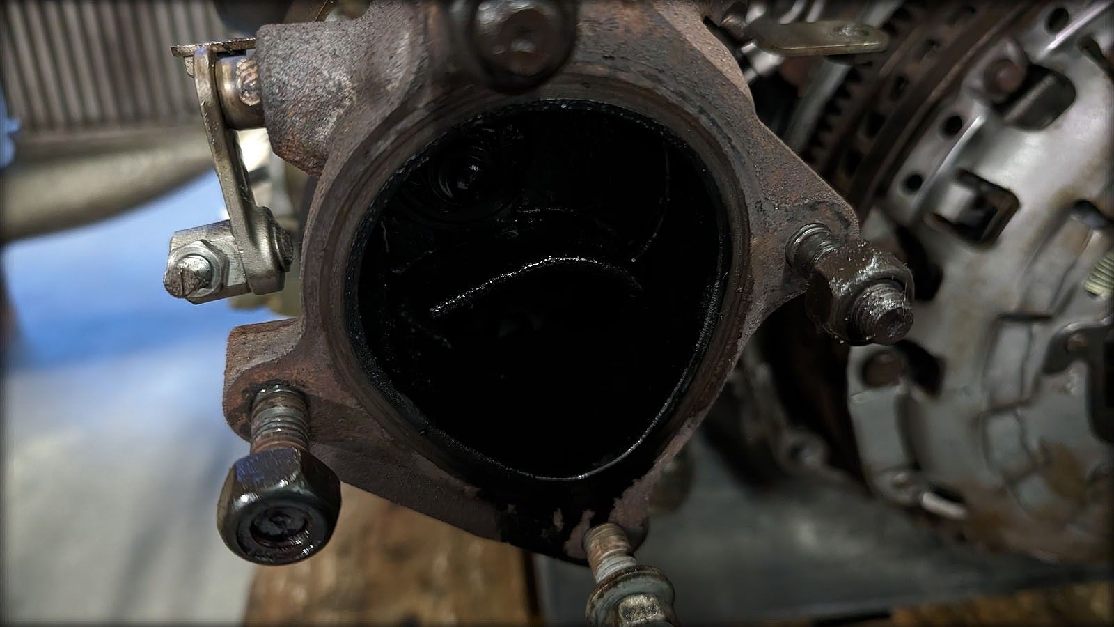 S4 Biturbo Motor mit Anbauteilen, Laderschaden