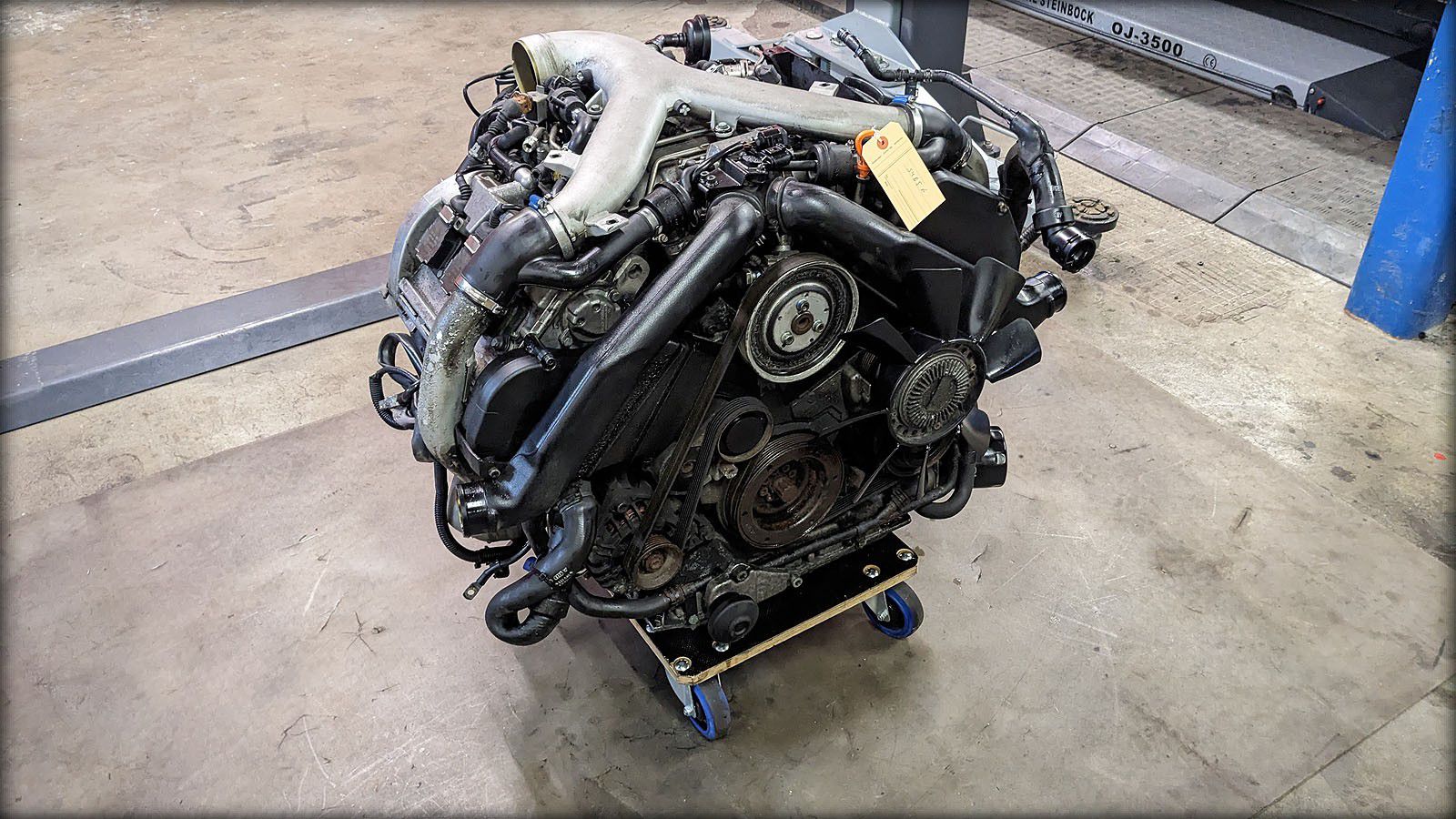 S4 Biturbo Motor mit Anbauteilen