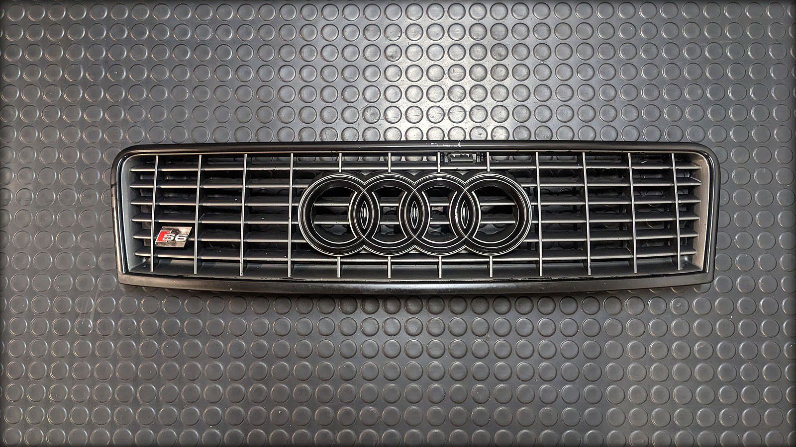 S6 C5 V8 Kühlergrill schwarz