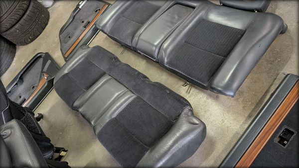 200 20V Leder/Velours Sitzausstattung Limousine