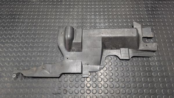 80 B4 / S2 Abdeckung Kühler Motorraum