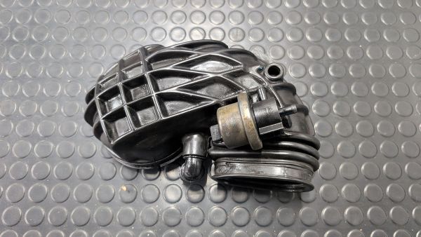 80 B4 2.3l Ansaugschlauch Mengenteiler Drosselklappe