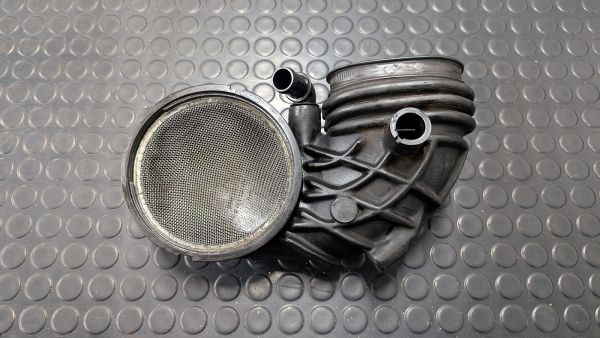 Preview: 80 B4 2.3l Ansaugschlauch Mengenteiler Drosselklappe