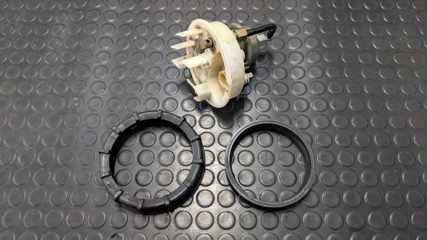 80 B4 2.3l Tankverschluss mit Benzin Druckdämpfer