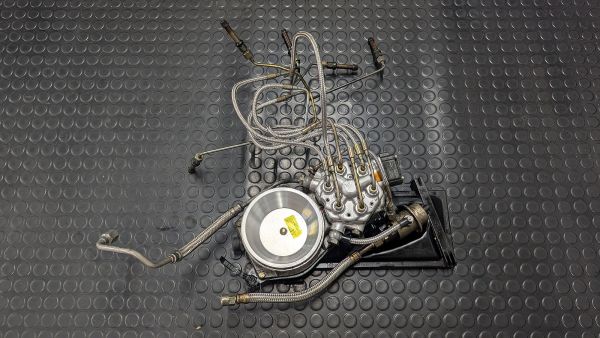 80 B4 2.3l Mengenteiler KE-Jetronic Einspritzdüsen