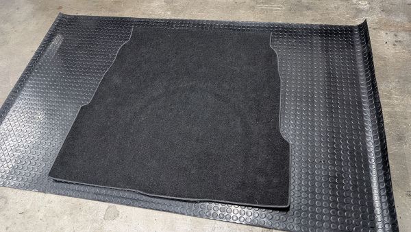 80 B4 / S2 Limousine Kofferraum Bodenteppich