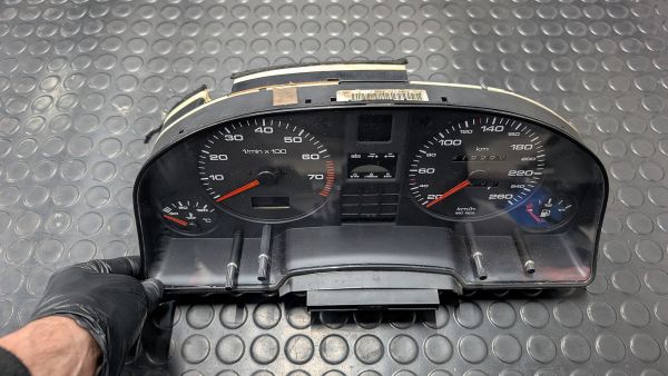 80 B4 2.3l 5 Zylinder Tacho Kombiinstrument