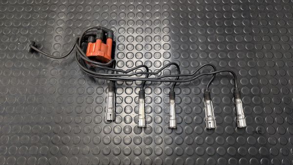 80 B4 2.3l Verteilerkappe mit Zündkabeln