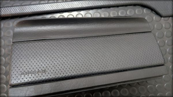 80 B4 Beifahrerairbag Dekorleisten Lochleder 1995