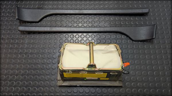 80 B4 Beifahrerairbag Dekorleisten Lochleder 1995