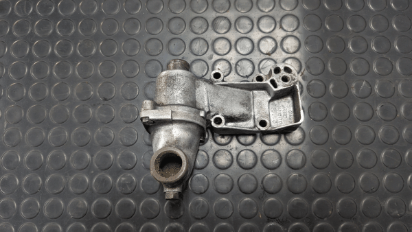 Porsche 924 Turbo Thermostadgehäuse 048 121 117