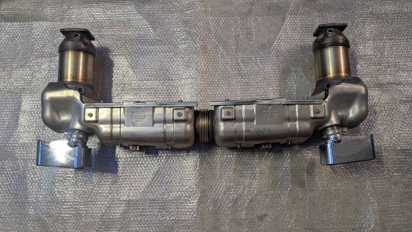 Porsche 997.1 Turbo Abgasanlage komplett mit Kats original und Blenden