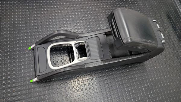 Cayenne Turbo S 957 Mittelkonsole mit Mittelarmlehne