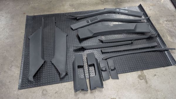 Coupe Typ89 S2 Verkleidungsteile Dachhimmel Säulen innen schwarz