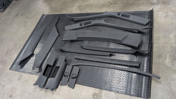 Preview: Coupe Typ89 S2 Verkleidungsteile Dachhimmel Säulen innen schwarz