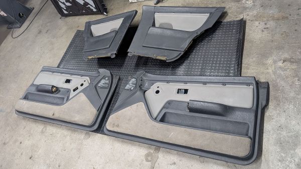 Coupe Typ89 S2 Türverkleidungen Leder grau