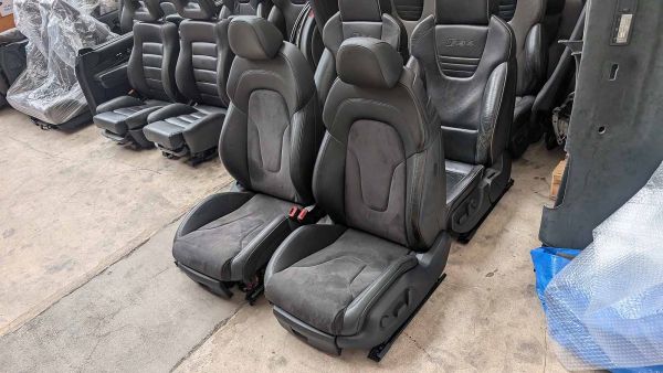 R8 V10 Sitze Vordersitze 420 881 020 L JN