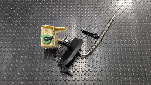 RS2 Behälter Servoöl mit Kühlleitung