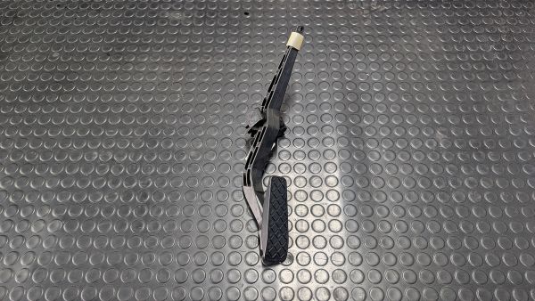 RS2 Gaspedal neu 8G1 721 507 A
