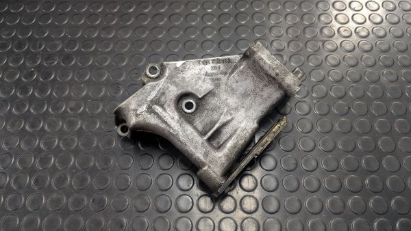 Preview: RS2 Halter Lichtmaschine 034 903 143 J