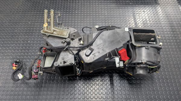 RS2 Heiz- Klimakiste Gebläsemotor Verdampfer mit Anbauteilen