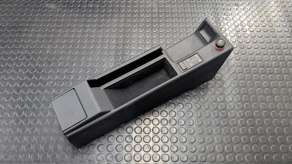 RS2 Mittelkonsole mit Ablagefach
