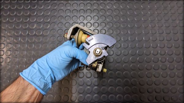 RS2 Drosselklappe mit verstärktem Halter Gasseilzug