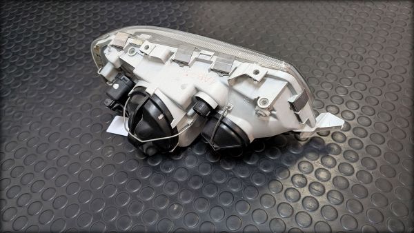 RS2 Scheinwerfer links