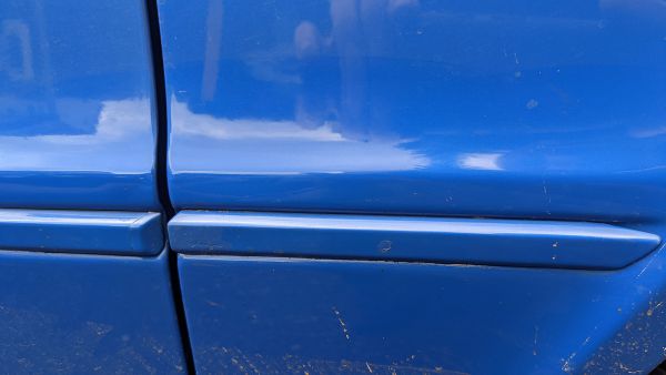 Preview: RS2 Zierleisten Türen Kotflügel neu top Nachfertigung NEU