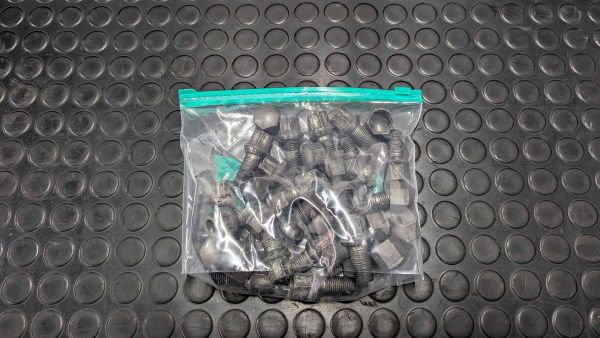 RS3 8P Radschrauben mit Abdeckkappen