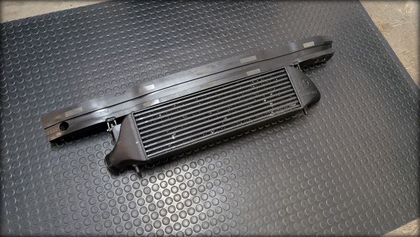 Preview: RS3 8P Wagner Ladeluftkühler mit Traverse